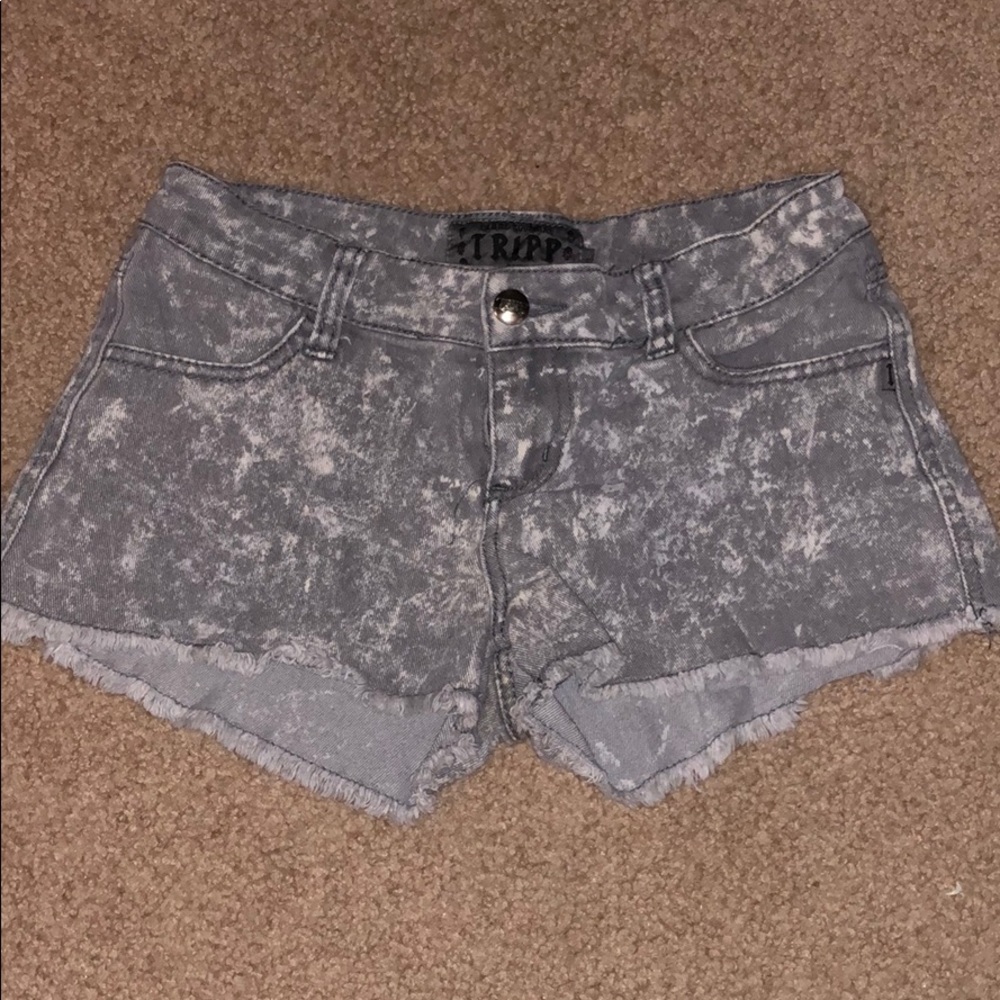 Gray acid wash denim short shorts